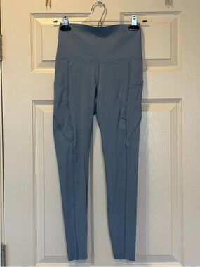 Halara Women’s Ice Blue 7/8 Leggings Medium NWT!